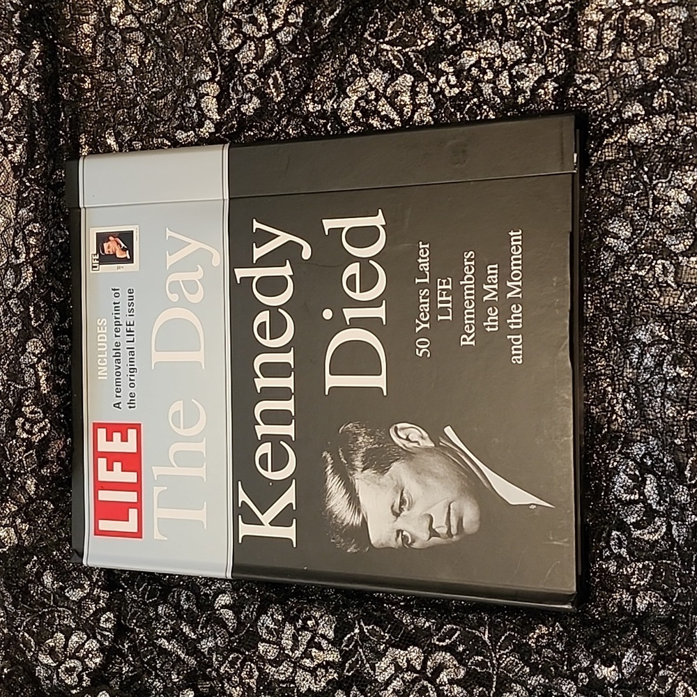 COFFEE TABLE BOOK THE DAY KENNEDY DIED INCLUDES A REPRINT OF THE ORIG LIFE ISSUE